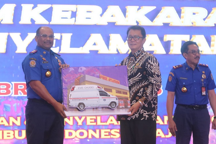 Bupati Kaur Terima Hibah Ambulans dan Damkar dari Japan Firefighters Association