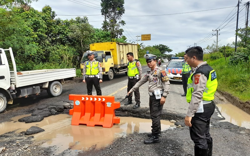 Kerusakan Jalinteng di OKU Sumsel Kian Parah 