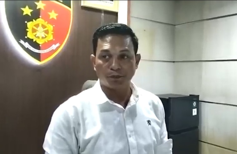 title Kronologi Pemilik Olshop Baju Bekas di Makassar Keroyok Pembeli, Kesal Pesanan Dibatalkan Kronologi Pemilik Olshop Baju Bekas di Makassar Keroyok Pembeli, Kesal Pesanan Dibatalkan