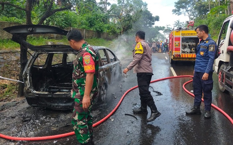 Ini Dugaan Penyebab Livina Bawa Rombongan Ngunduh Mantu di Lampung Hangus Terbakar