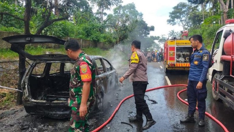 Mobil Rombongan Ngunduh Mantu di Lampung Hangus Terbakar, Berisi 5 Penumpang