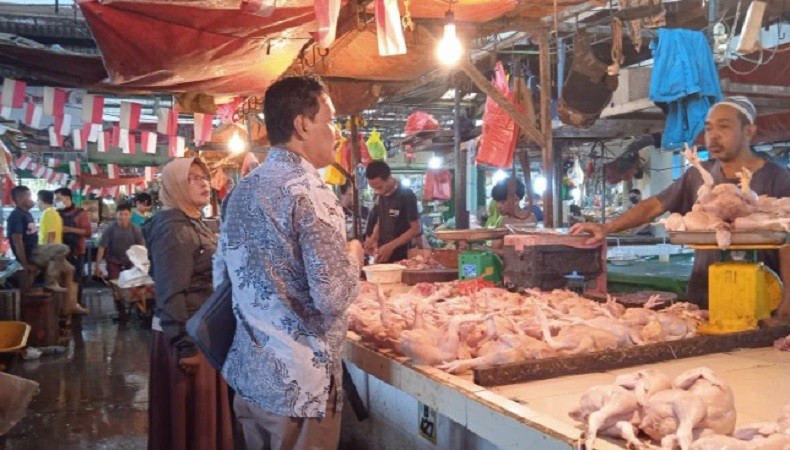 Jelang Puasa, Harga Ayam di Pontianak Turun Rp4.000 per Kilogram