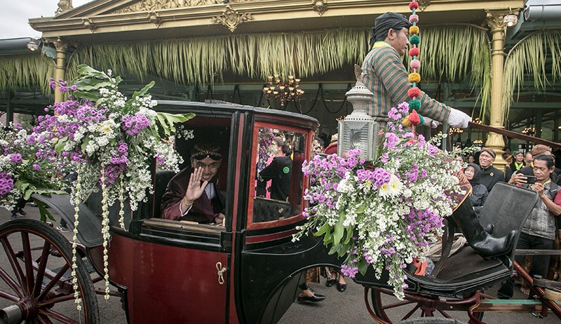 Kirab Kenaikan Takhta Mangkunegaran Kanjeng Gusti Pangeran Adipati Arya - Bagian 1