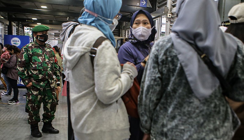 Antisipasi Pelecehan Seksual, Personel TNI Ditugaskan di Halte TransJakarta - Bagian 1