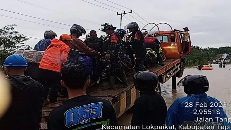 title Banjir di Area Tambang Batubara, Jalan Provinsi di Tapin sempat Ditutup Banjir di Area Tambang Batubara, Jalan Provinsi di Tapin sempat Ditutup