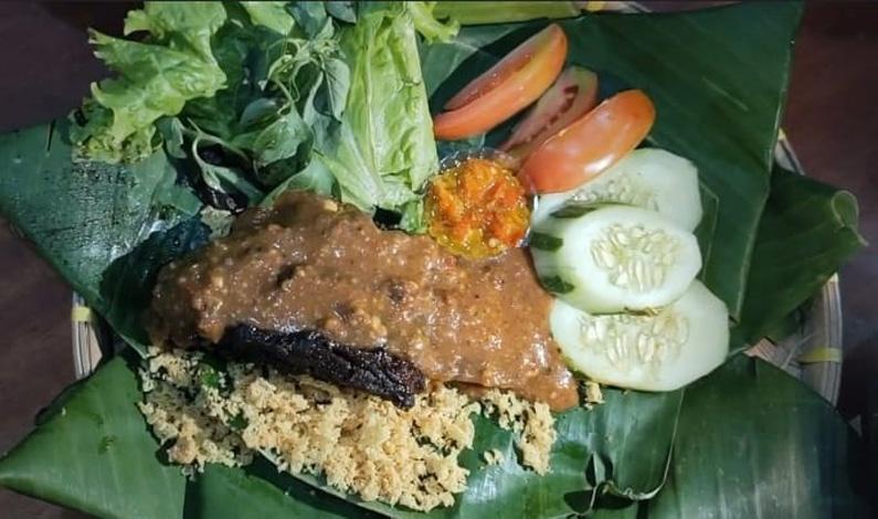 Menikmati Sensasi Iga Bakar Bumbu Kacang di Pengging Boyolali, Rasanya Manis Gurih