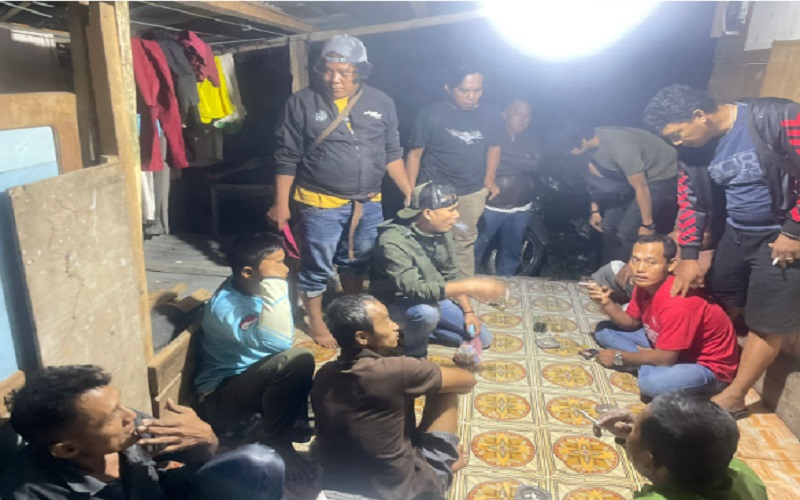title Asyik Main Judi Remi, 5 Warga Merangin Digerebek Polisi Asyik Main Judi Remi, 5 Warga Merangin Digerebek Polisi