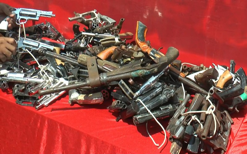 title Polisi Imbau Warga Sumsel Sukarela Serahkan Senjata Api Polisi Imbau Warga Sumsel Sukarela Serahkan Senjata Api