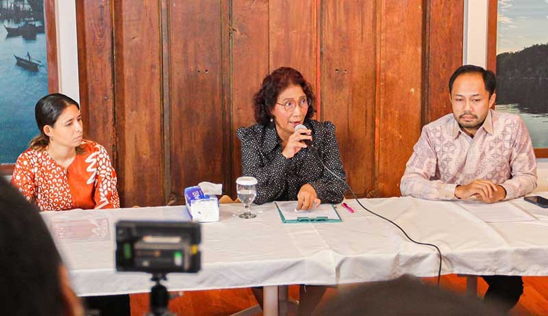 Susi Pudjiastuti Minta Pilot Philips Merthens Bisa Segera Dibebaskan Tanpa Syarat - Bagian 2