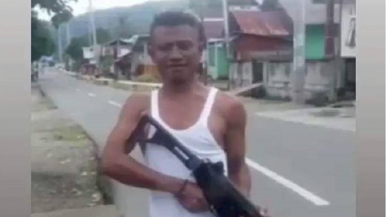 title Ini Tampang RM Baret, DPO Kasus Penyerangan Petugas di Maluku Tengah Ini Tampang RM Baret, DPO Kasus Penyerangan Petugas di Maluku Tengah