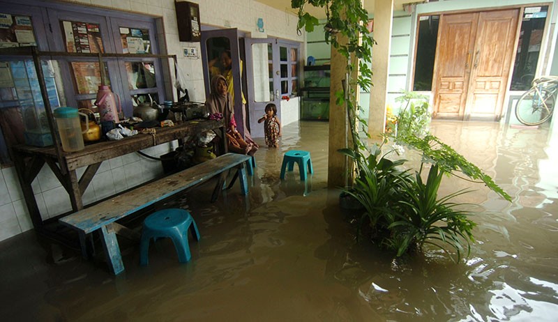 Ratusan Rumah di Kecamatan Margadana Tegal Kebanjiran - Bagian 2