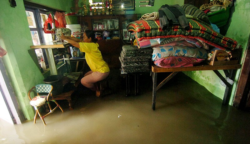 Ratusan Rumah di Kecamatan Margadana Tegal Kebanjiran - Bagian 1