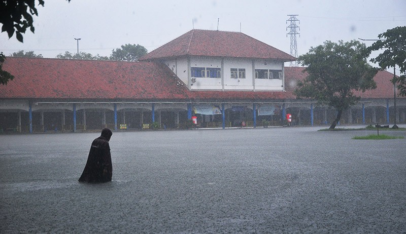 Terminal Jati Kudus Banjir, Kedatangan Bus Dialihkan - Bagian 2