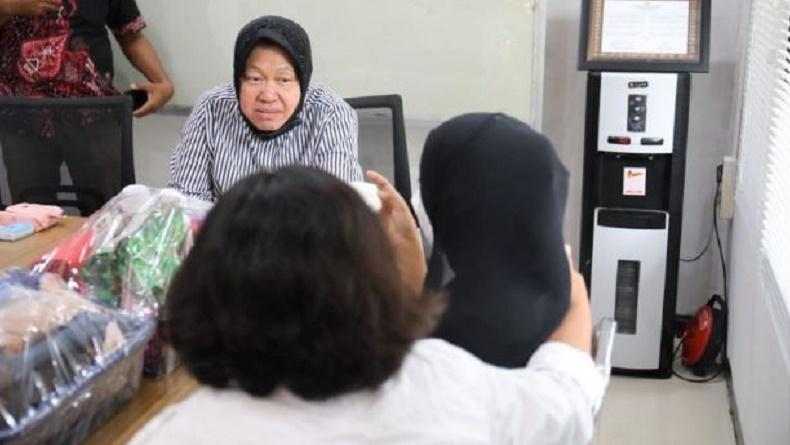 title Mensos Risma Temui Gadis Ende yang Diperkosa Sepupu, Ajak Tinggal di Kupang Mensos Risma Temui Gadis Ende yang Diperkosa Sepupu, Ajak Tinggal di Kupang