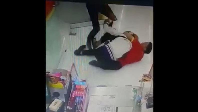 Kepergok Curi Uang, Pencuri Duel dengan Karyawan Mini Market di Brebes