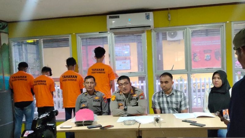 title Bejat, 8 Pemuda di Manokwari Perkosa Remaja Perempuan saat Pesta Miras Bejat, 8 Pemuda di Manokwari Perkosa Remaja Perempuan saat Pesta Miras