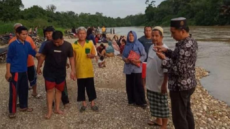 Santri di Merangin Hanyut Terseret Arus Sungai, Awalnya Mandi Bersama Teman