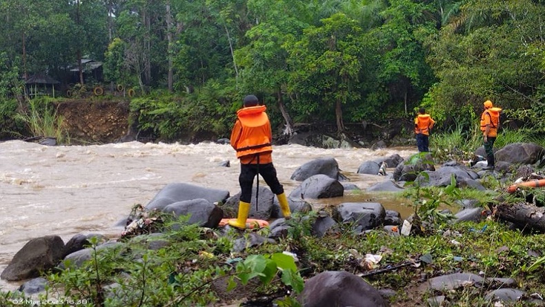 6 Santri Terseret Arus Sungai di Tapanuli Selatan, 1 Tewas, 1 Orang Hilang