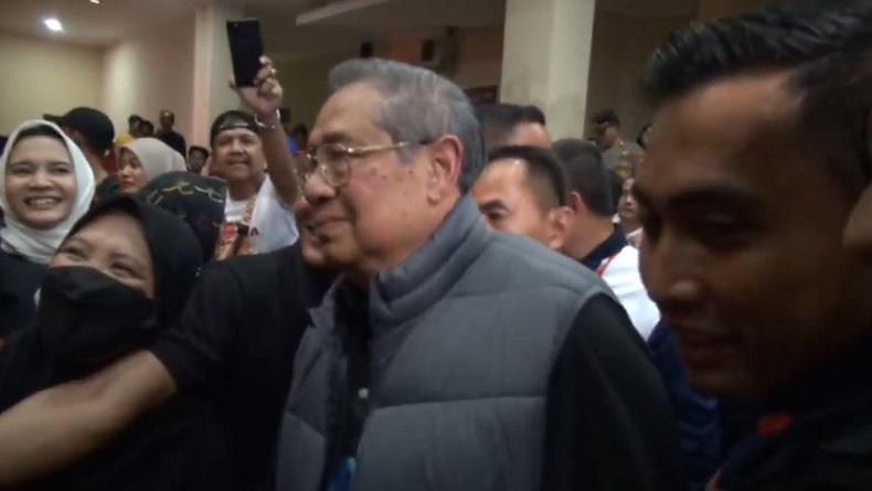 Muncul ke Publik, SBY Saksikan Pertandingan Voli di Semarang