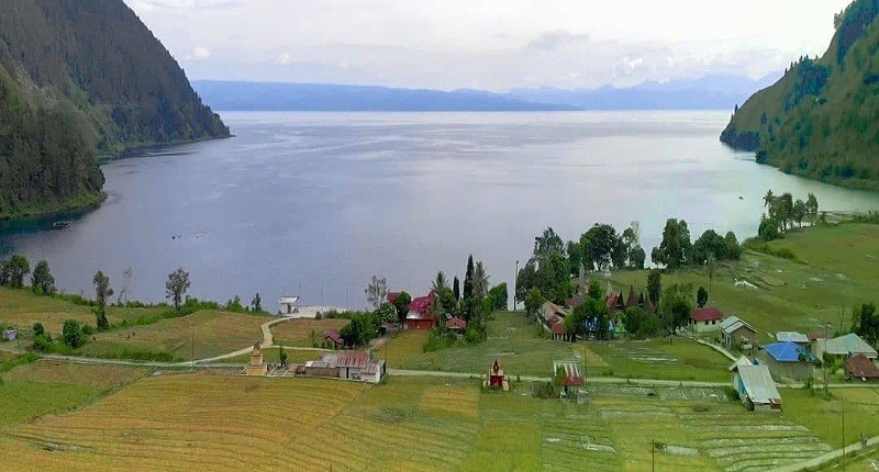 Kampung Unik di Danau Toba yang Terapit Dua Bukit dan Sawah, Indah Mirip Lukisan Alam