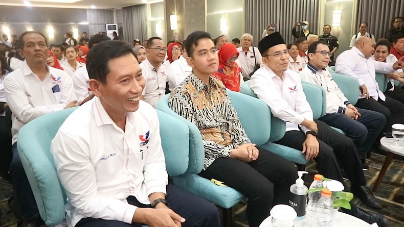 Gibran Disambut Hangat saat Hadiri Pelantikan DPRt Partai Perindo Kota Surakarta