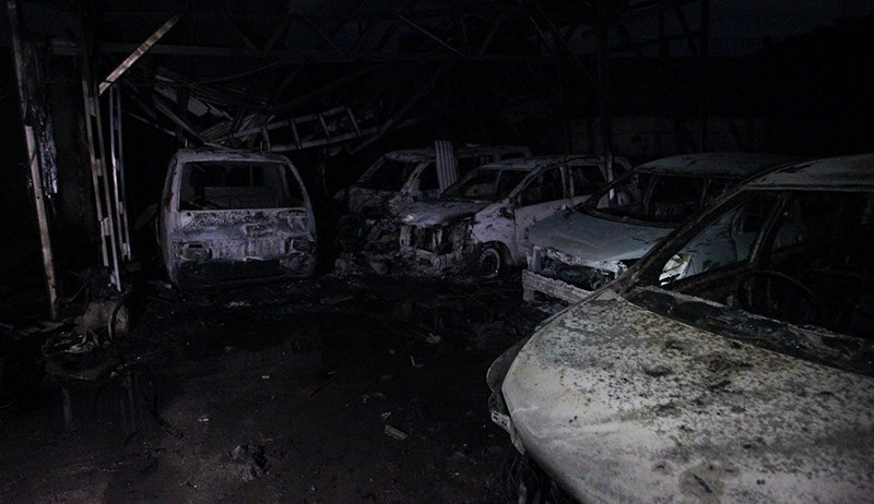 Penampakan Mobil-Mobil Warga Hangus Akibat Kebakaran Depo Pertamina Plumpang - Bagian 1