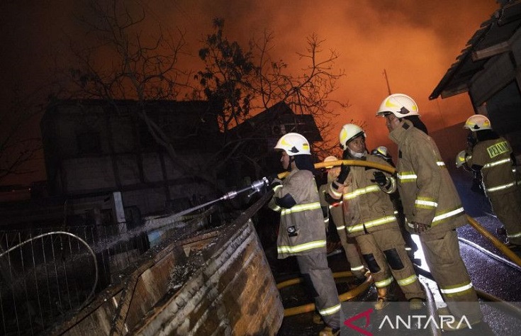 Kebakaran di Depo Pertamina Plumpang, Nicke Widyawati Sampaikan Permohonan Maaf