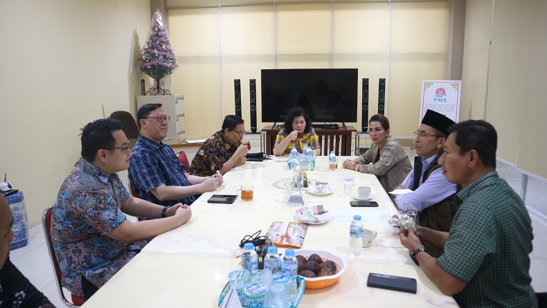 Dr TGB HM Zainul Majdi Bersilaturahmi ke Kantor PMS Solo