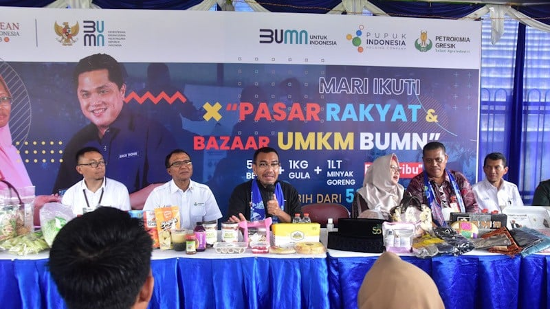 Pastikan Sembako Murah Sampai ke Pelosok Indonesia, Erick Thohir Gelar Pasar Rakyat BUMN di Gresik - Bagian 1