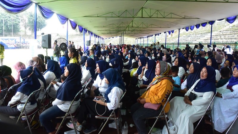 Pastikan Sembako Murah Sampai ke Pelosok Indonesia, Erick Thohir Gelar Pasar Rakyat BUMN di Gresik - Bagian 3