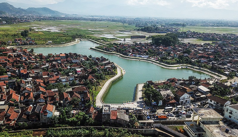 Presiden Jokowi Resmikan Kolam Retensi Andir - Bagian 2