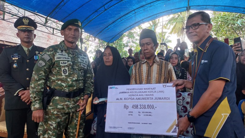 ASABRI Serahkan Santunan Prajurit TNI Gugur akibat Kontak Tembak di Papua - Bagian 1