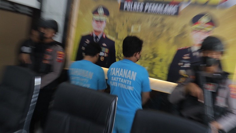 title Peras dan Tipu Warga di Pemalang, 2 Pria Mengaku Debt Collector Ditangkap Polisi Peras dan Tipu Warga di Pemalang, 2 Pria Mengaku Debt Collector Ditangkap Polisi