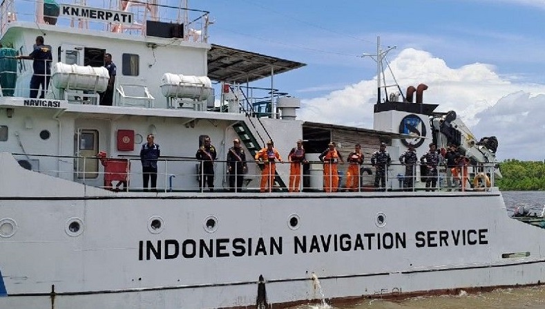 6 Wisatawan Asing Terjebak di Laut Arafuru akibat Kapal Rusak, Evakuasi Terhambat Cuaca