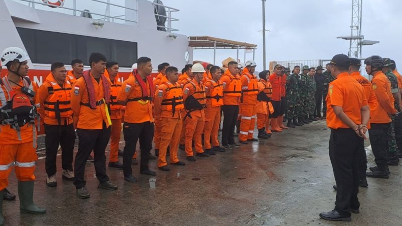 Tim SAR Meluncur ke Kampung Tertimbun Longsor Natuna, Bawa Alat Ekstrikasi dan Penerangan