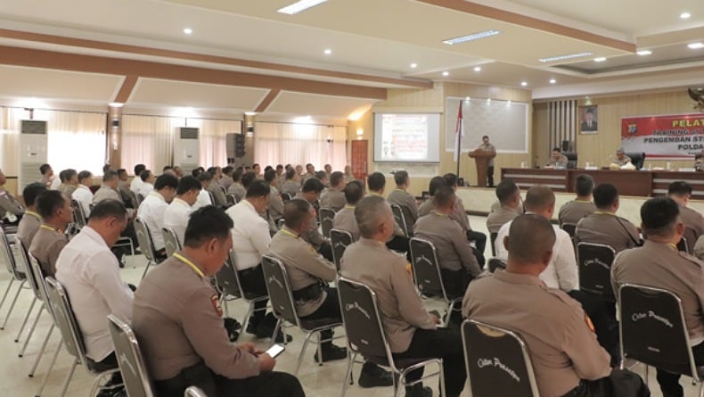title Kapolda Sulut: Polmas Tidak hanya Diemban Fungsi Binmas Kapolda Sulut: Polmas Tidak hanya Diemban Fungsi Binmas