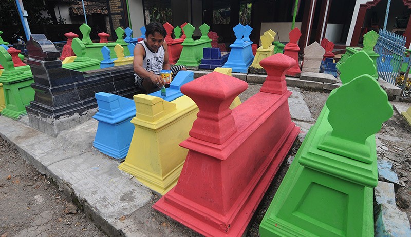 Hilangkan Kesan Seram, Makam TPU Jetis Dicat Warna-warni - Bagian 3