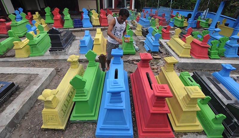 Hilangkan Kesan Seram, Makam TPU Jetis Dicat Warna-warni - Bagian 1