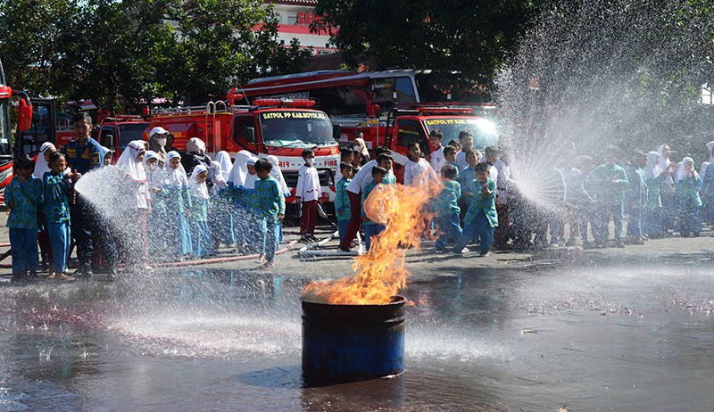 Mengenal Profesi Pemadam Kebakaran dan Cara Memadamkan Api - Bagian 2
