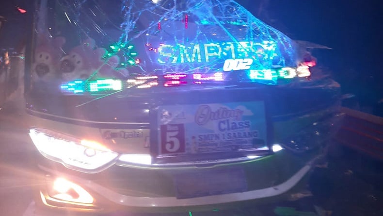 Kecelakaan di Tol Cipularang, Bus Rombongan SMPN 1 Sarang Pecah Ban, 6 Luka