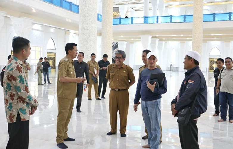 Persiapkan Kedatangan Ustaz Abdul Somad, Halaman Islamic Centre Muara Teweh Dipercantik