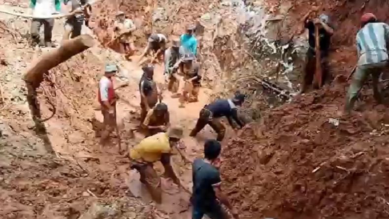 Pencarian Hari ke-3 Petani Lebak Tertimbun Longsor, Petugas Temukan Sandal dan Tikar