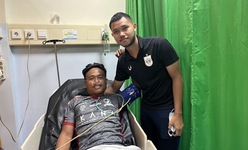 title Pemain PSIS Farrel Arya Jenguk Ricki Ariansyah di RS: Semoga Bang Rian Lekas Pulih Pemain PSIS Farrel Arya Jenguk Ricki Ariansyah di RS: Semoga Bang Rian Lekas Pulih