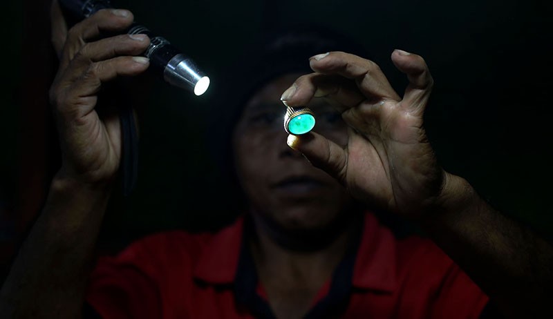 Kerajinan Batu Bacan Masih Eksis, Harga Rp1,5 Juta-Rp2 Juta - Bagian 2