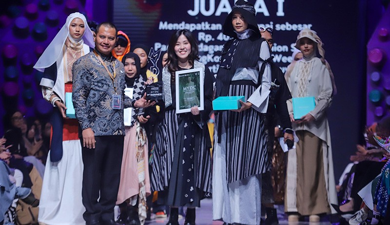 Busana Muslim Konsep Lurik Bawa Clarissa Wirogo Juara MYDC - Bagian 3