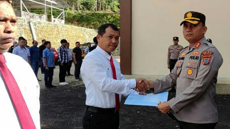 Sukses Gagalkan Peredaran Miras, Personel Satresnarkoba Polres Mitra Terima Penghargaan