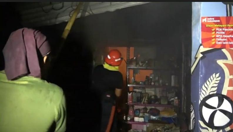 title Distro dan Toko Kosmetik di Brebes Terbakar, Kerugian Ditaksir Puluhan Juta Rupiah Distro dan Toko Kosmetik di Brebes Terbakar, Kerugian Ditaksir Puluhan Juta Rupiah