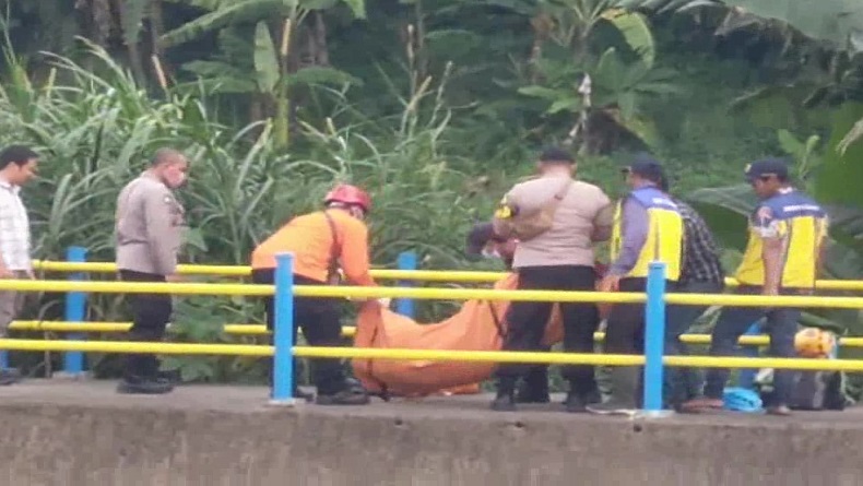 Mayat Pria Penuh Luka Mengambang di Sungai Citarum KBB, Identitas Belum Diketahui