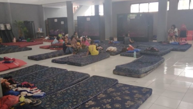 77 Warga Sitaro Masih di Pengungsian setelah Karangetang Erupsi  