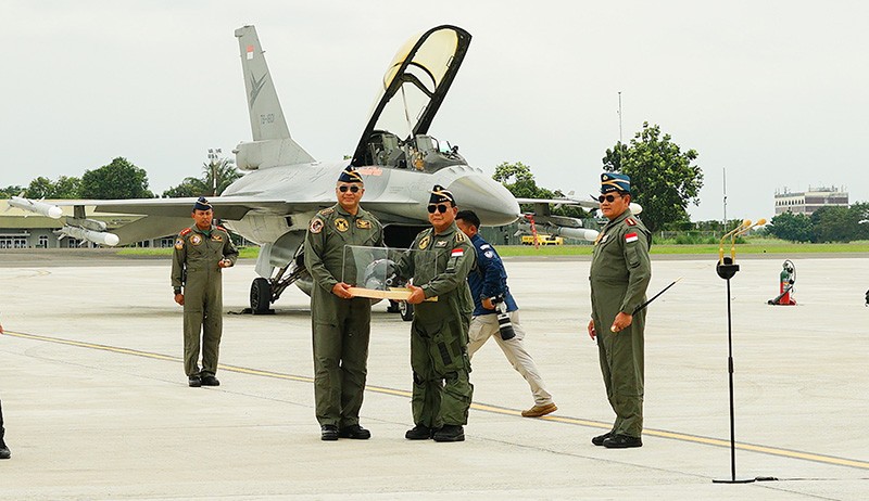 Gagahnya Menhan Prabowo Pakai Seragam Penerbang TNI AU - Bagian 3